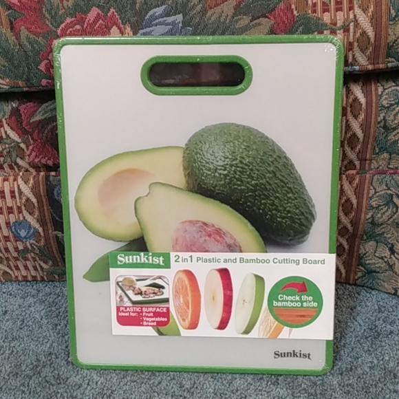 2 in 1 plastic and bamboo cutting board - Picture 2 of 2